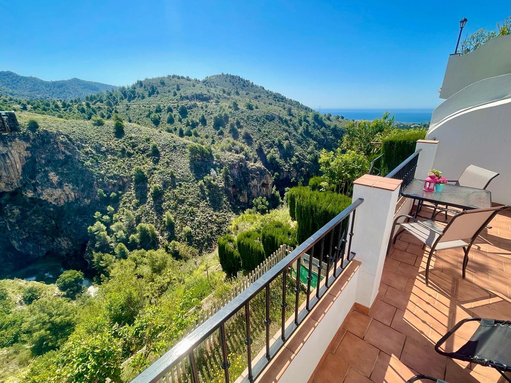 Apartamentos Axarquia 1, terraza privada con vistas a la montaña rio y al mar Frigiliana Exterior foto