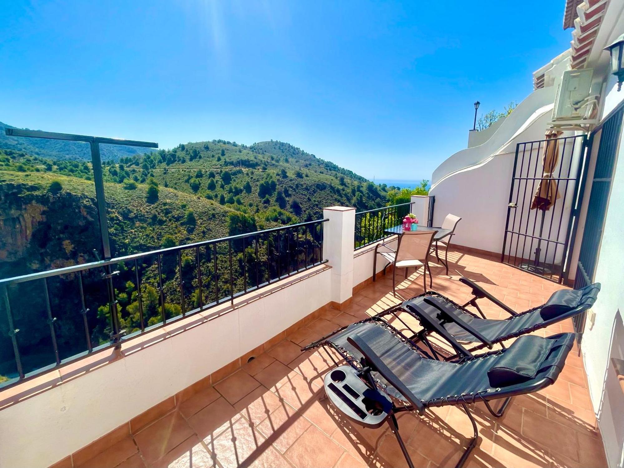 Apartamentos Axarquia 1, terraza privada con vistas a la montaña rio y al mar Frigiliana Exterior foto