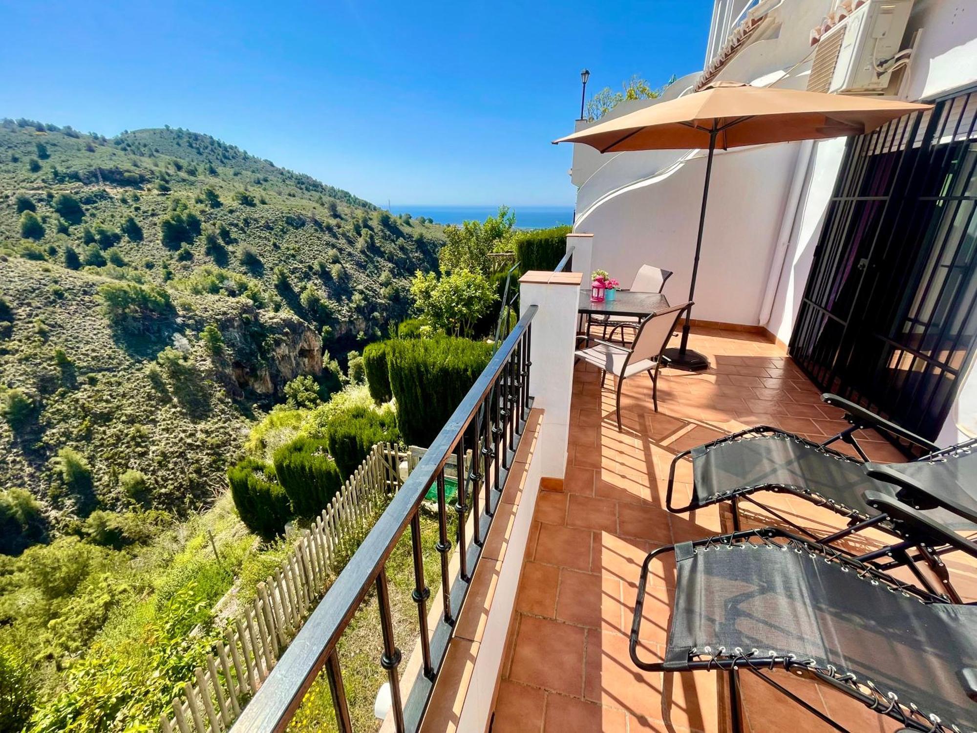 Apartamentos Axarquia 1, terraza privada con vistas a la montaña rio y al mar Frigiliana Exterior foto